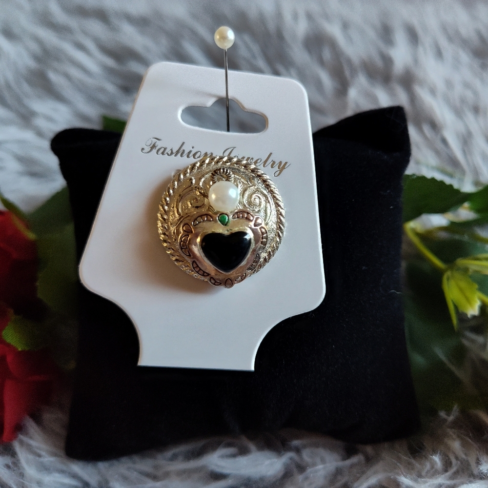 Vintage Silver Brooch lapel pin with black heart faux pearl